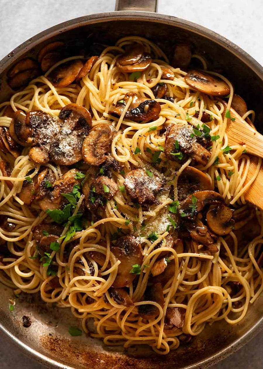 Spaghetti Aglio Olio with Mushrooms & Spinach